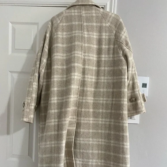 Beige coat - Picture 4 of 5